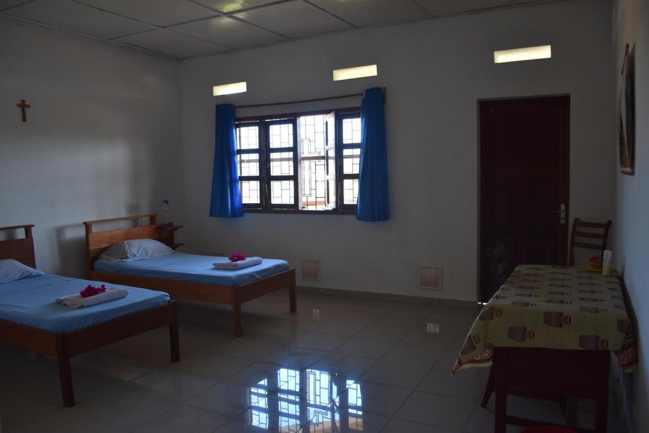 Centre Lucien Botovasoa Bed & Breakfast Antsiranana Exterior photo