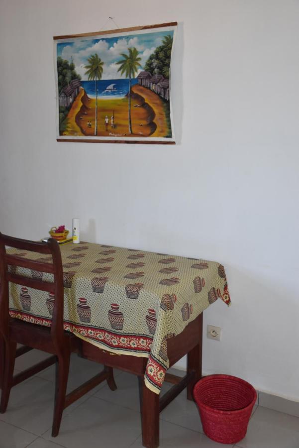 Centre Lucien Botovasoa Bed & Breakfast Antsiranana Exterior photo
