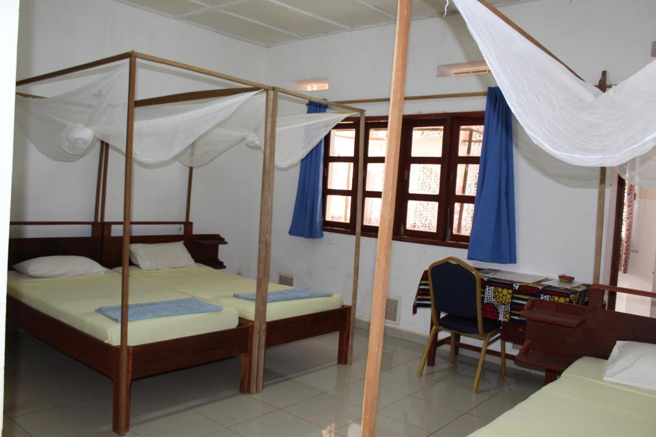 Centre Lucien Botovasoa Bed & Breakfast Antsiranana Exterior photo
